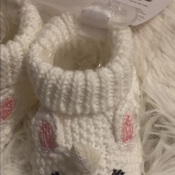 CARTERS NEWBORN SIZE. COLOR WHITE. SLIP ON. KNIT - Picture 5 of 5